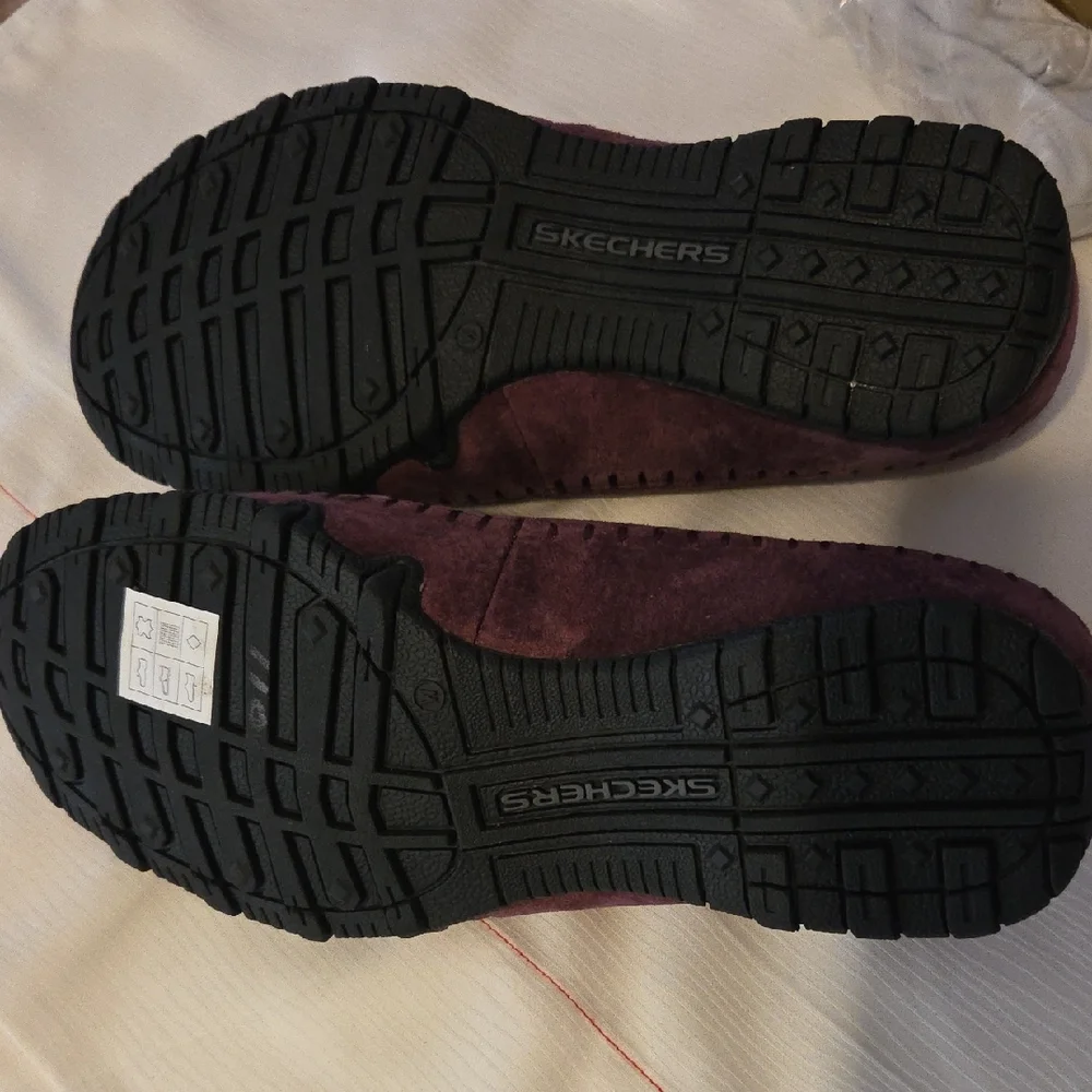 Skechers Women's Deep Burgundy Loafers, Sz 8 W. - Picture 2 of 6